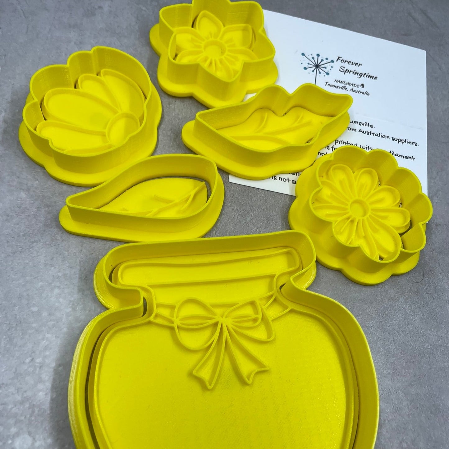 BLOOM Deluxe Cookie Cutter and Embosser Stamps: Art, Baking, Craft